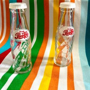 Vintage Pepsi Salt and Pepper miniature Shakers advertising novelty EUC mini S&P